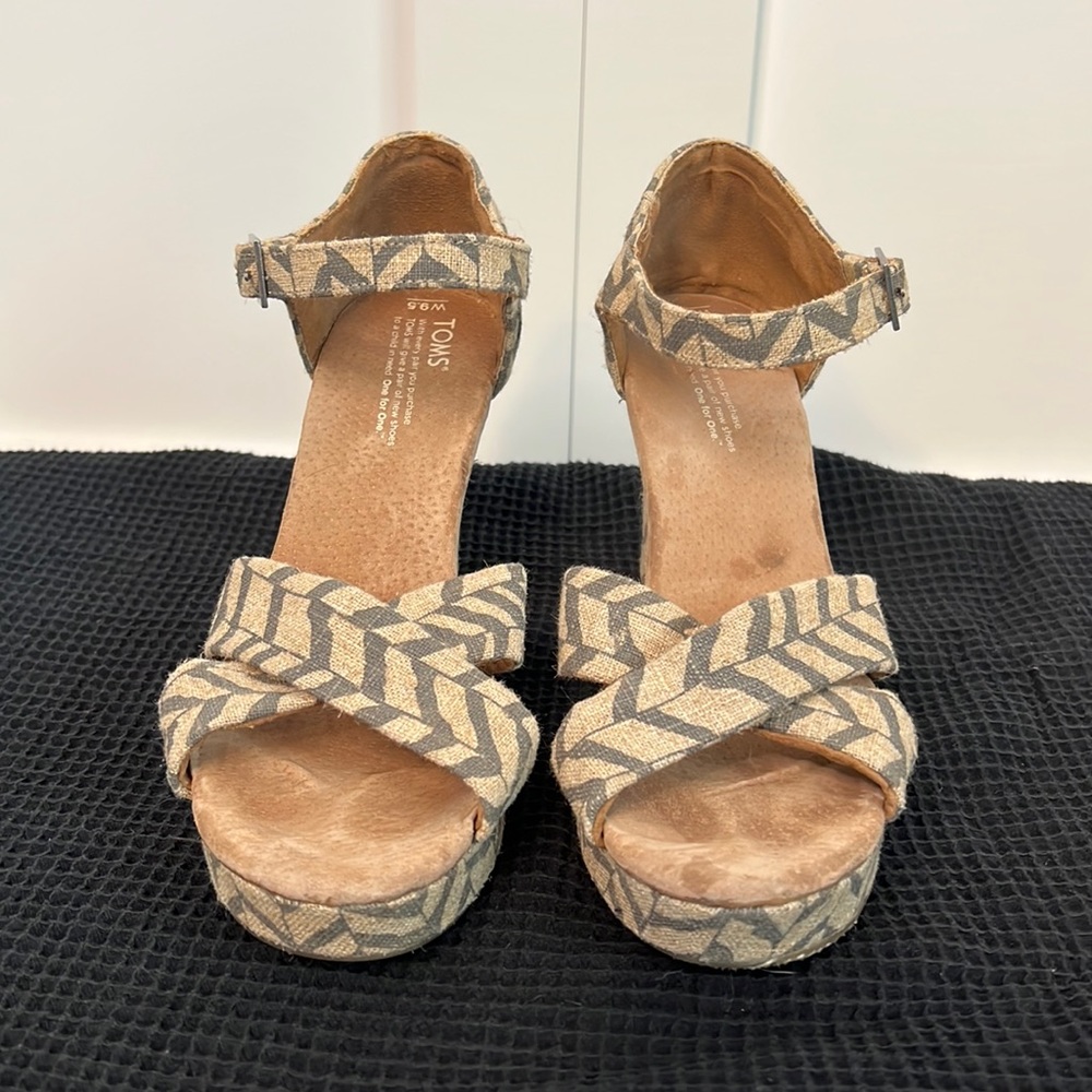 TOMS wedges size 9.5